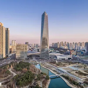 5* Aparthotel Oakwood Premier